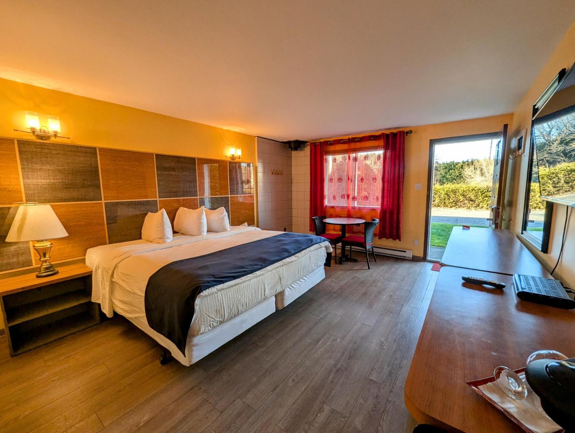 Motel Des Pentes Et Suites Saint-Sauveur Ngoại thất bức ảnh