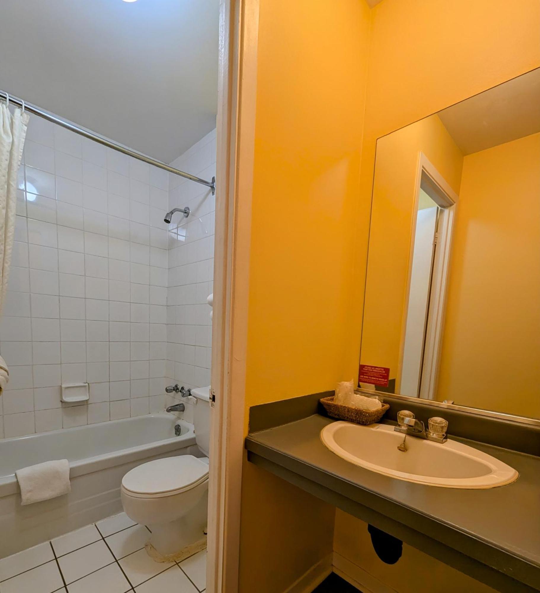 Motel Des Pentes Et Suites Saint-Sauveur Ngoại thất bức ảnh