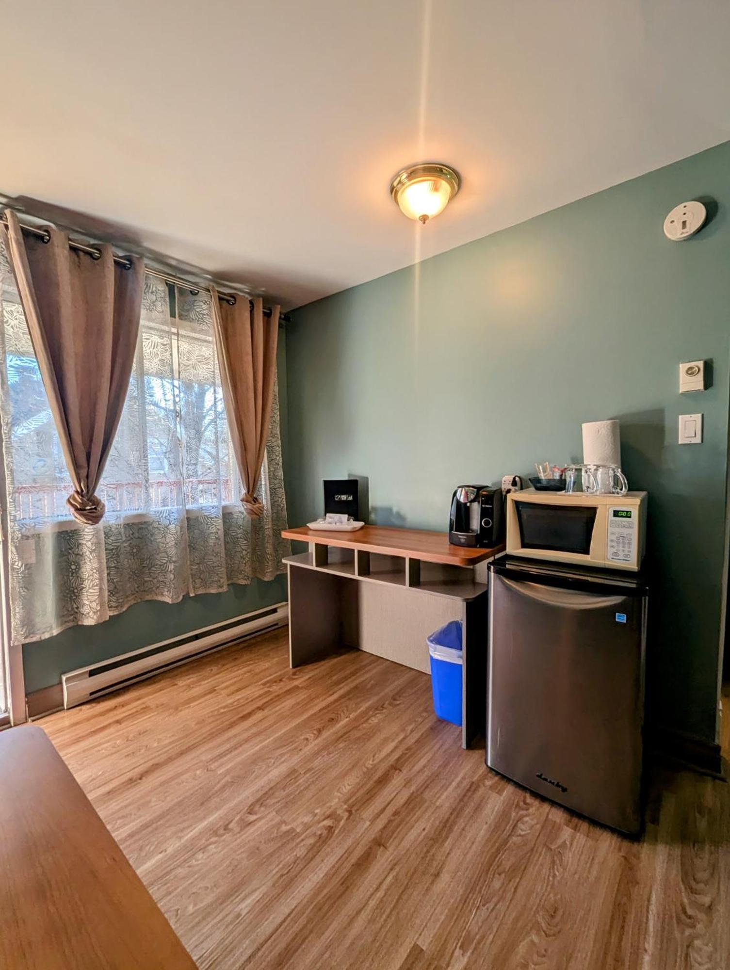 Motel Des Pentes Et Suites Saint-Sauveur Ngoại thất bức ảnh