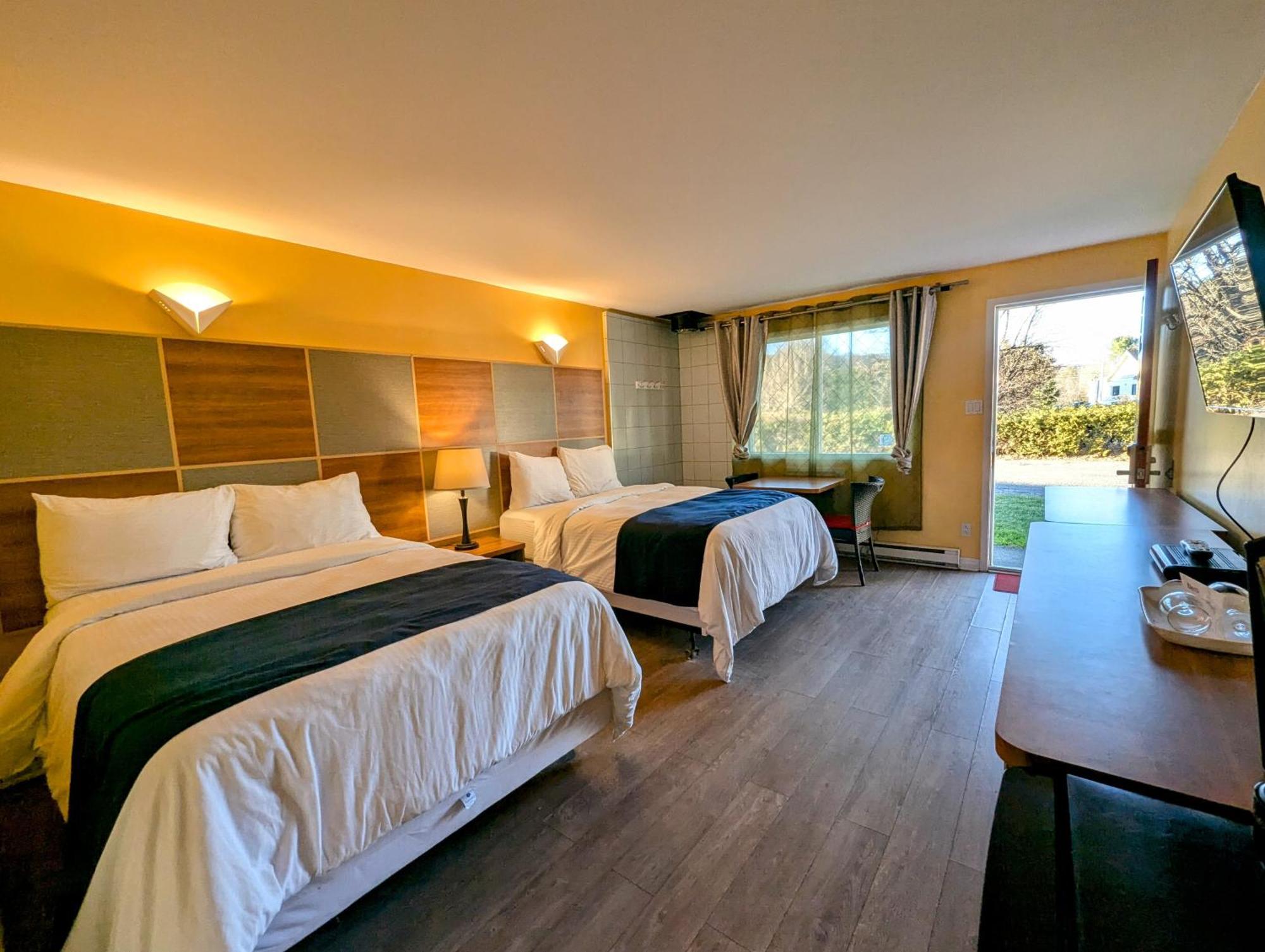Motel Des Pentes Et Suites Saint-Sauveur Ngoại thất bức ảnh