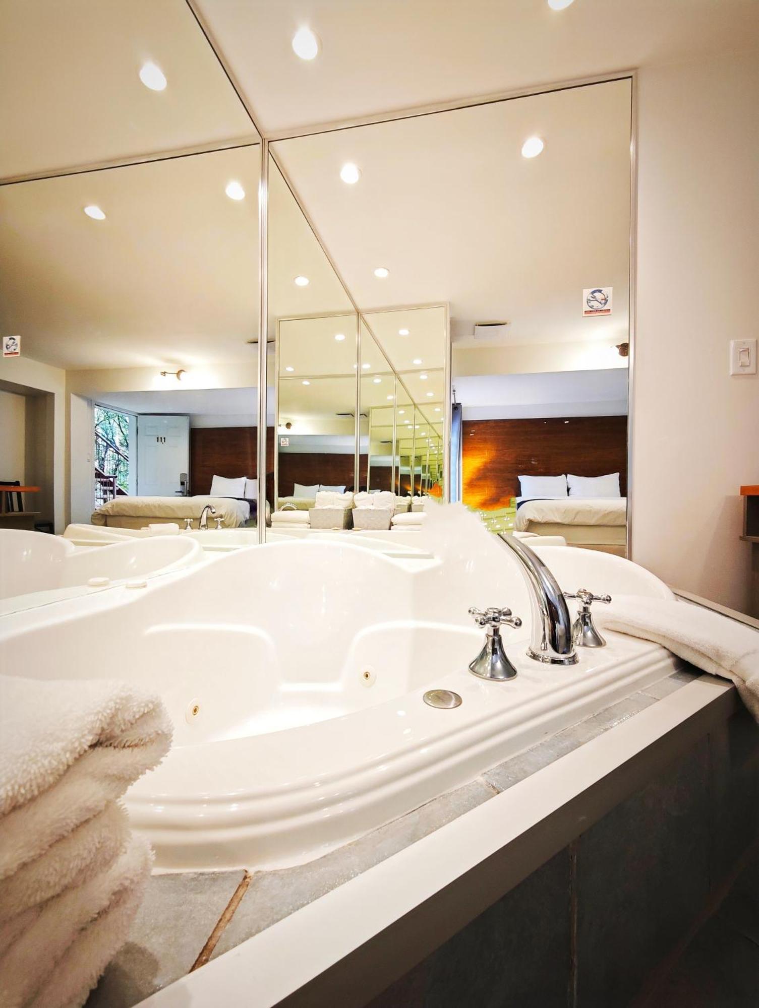 Motel Des Pentes Et Suites Saint-Sauveur Ngoại thất bức ảnh