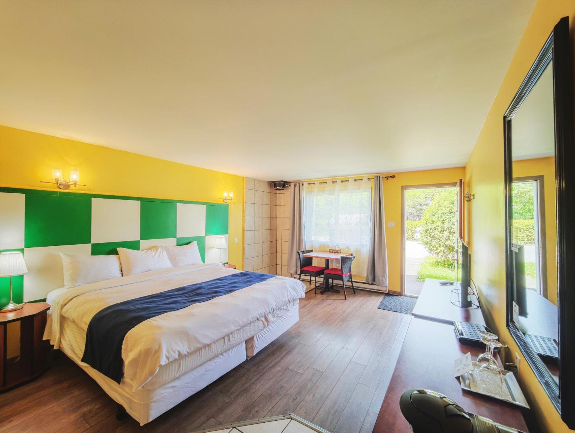 Motel Des Pentes Et Suites Saint-Sauveur Ngoại thất bức ảnh