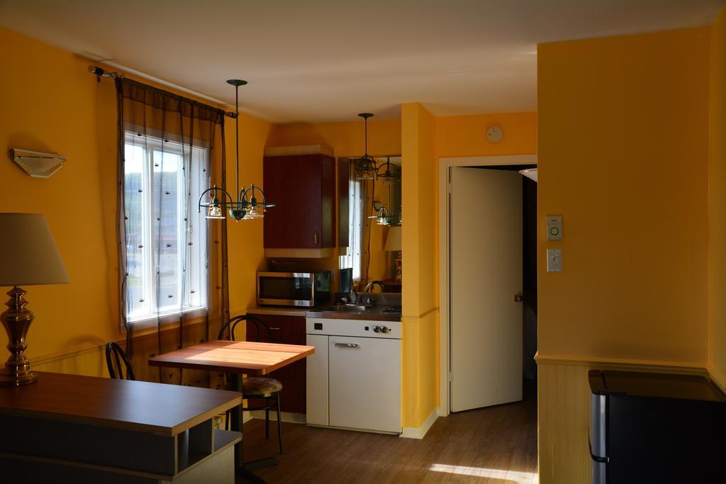 Motel Des Pentes Et Suites Saint-Sauveur Ngoại thất bức ảnh