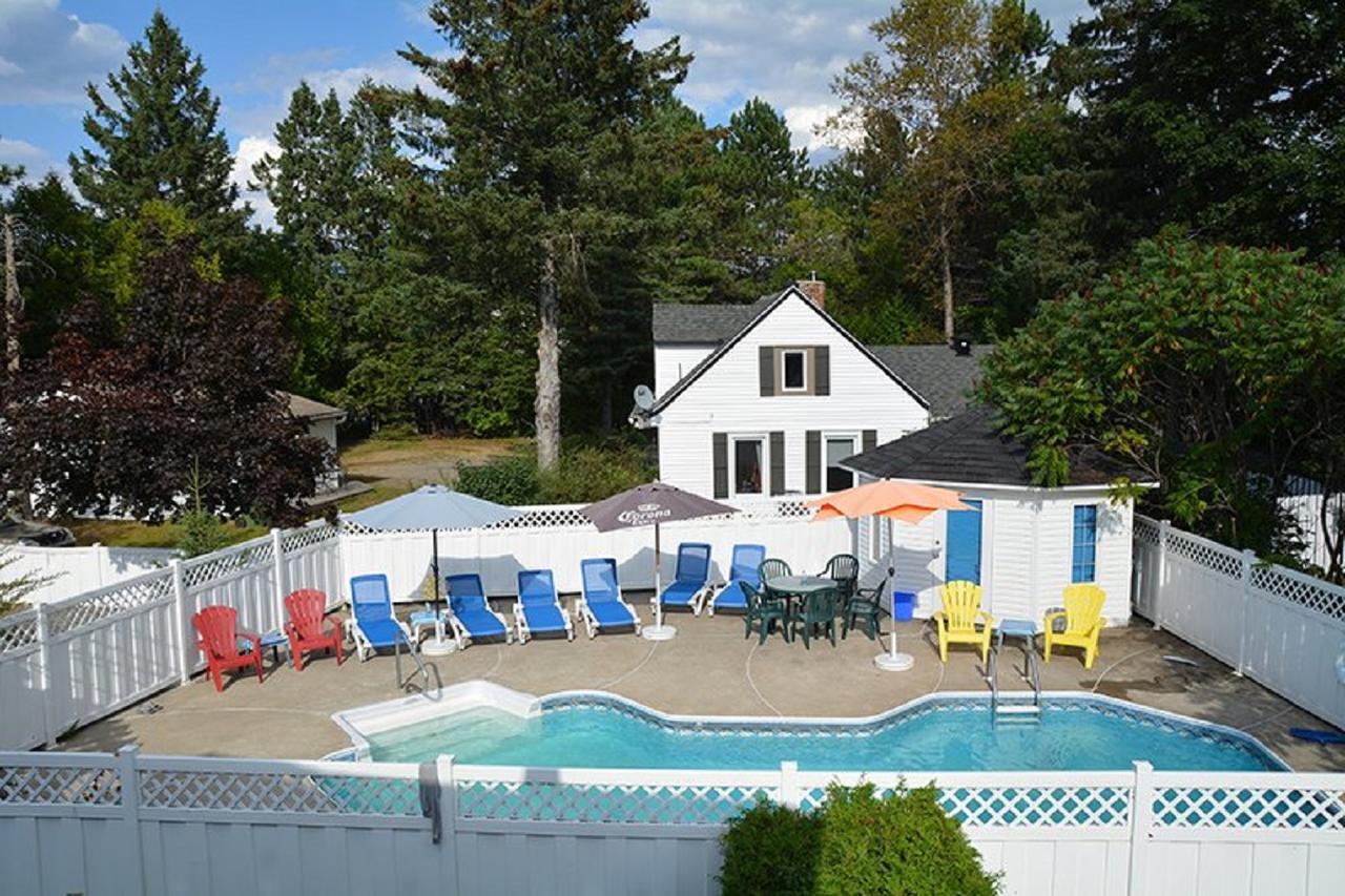 Motel Des Pentes Et Suites Saint-Sauveur Ngoại thất bức ảnh