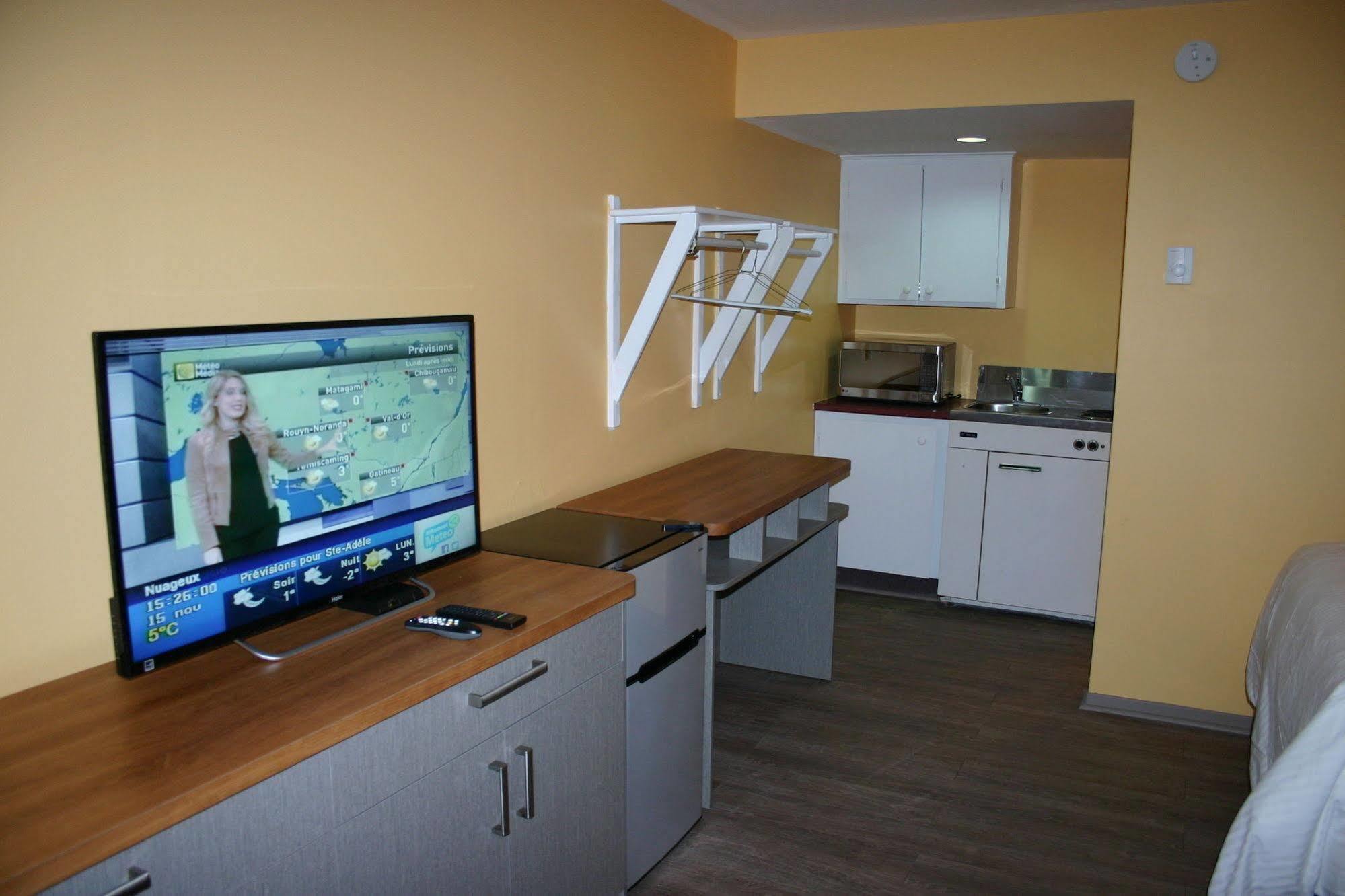 Motel Des Pentes Et Suites Saint-Sauveur Ngoại thất bức ảnh