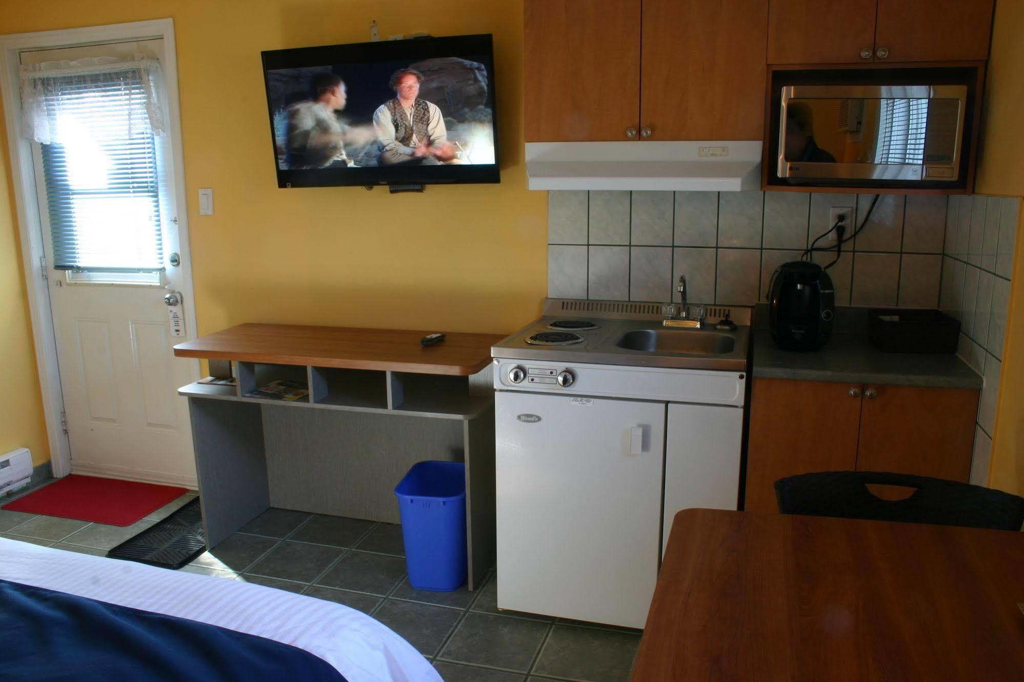 Motel Des Pentes Et Suites Saint-Sauveur Ngoại thất bức ảnh